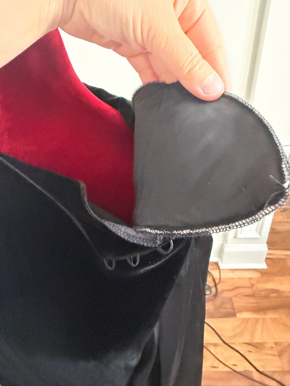 Vintage 1980-1990 Levante black velvet and satin evening blouse. - Picture 7 of 8
